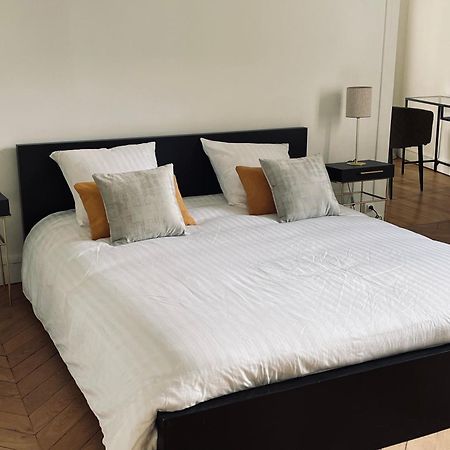 Grand Appartement D'Exception Au Chateau Randin Ecully Bagian luar foto
