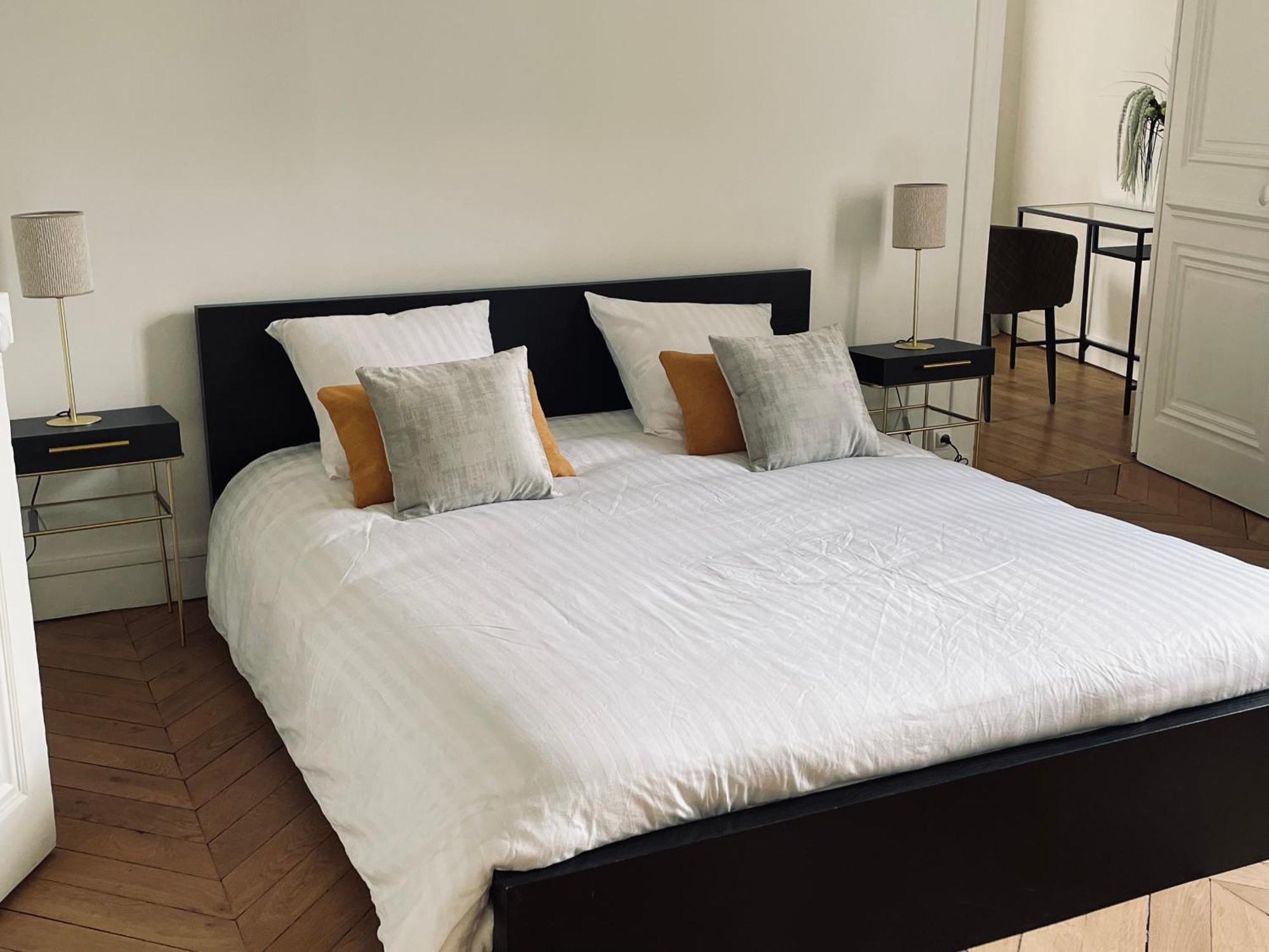 Grand Appartement D'Exception Au Chateau Randin Ecully Bagian luar foto