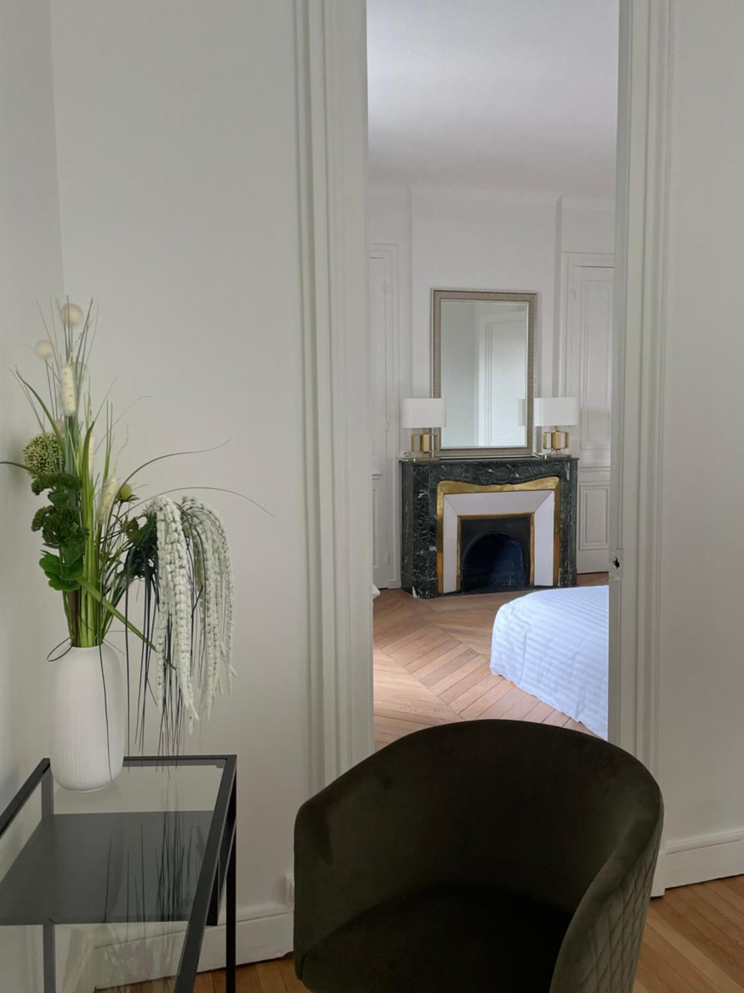 Grand Appartement D'Exception Au Chateau Randin Ecully Bagian luar foto